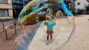 親子で楽しむシャボン玉